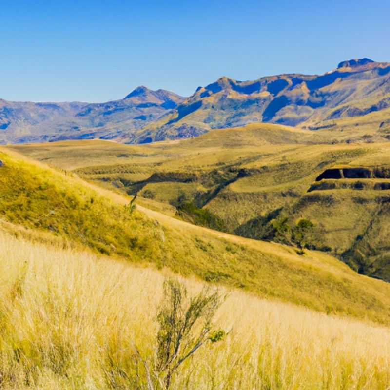 Visita al Parque Nacional Royal Natal en las montañas Drakensberg, Sudáfrica durante el verano