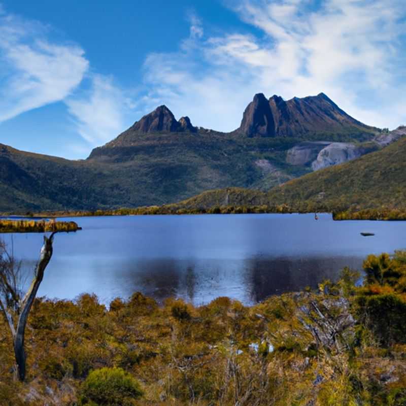 Un randonneur solitaire s'aventure sur l'Overland Track en Tasmanie, en Australie, un sentier de randonnée emblématique de 65 kilomètres à travers des paysages sauvages et accidentés, lors d'une escapade printanière de trois semaines.