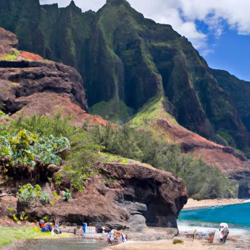 Observación de estrellas en el cielo hawaiano: Una aventura cósmica en el legendario Kalalau Trail