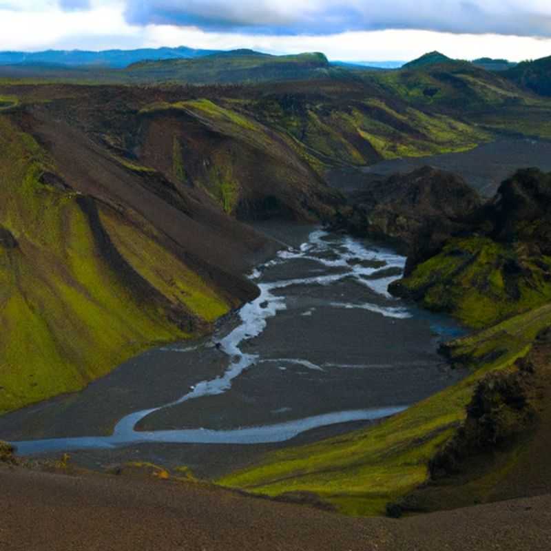 Explorar el volcán Eyjafjallajökull en Laugavegur y Fimmvörðuháls, Islandia durante la primavera